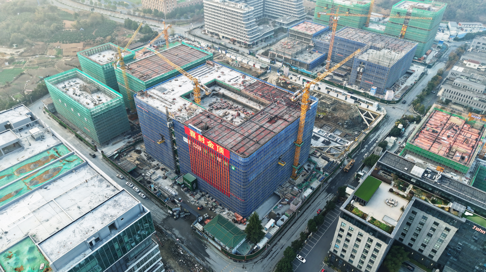 新地标，新起点｜热烈祝贺埃梯梯新工厂喜封金顶！